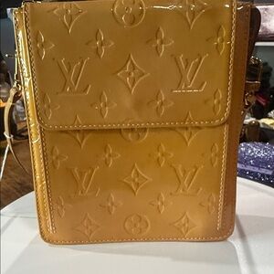 Authentic Louis Vuitton Vernis motto shoulder embossed bag